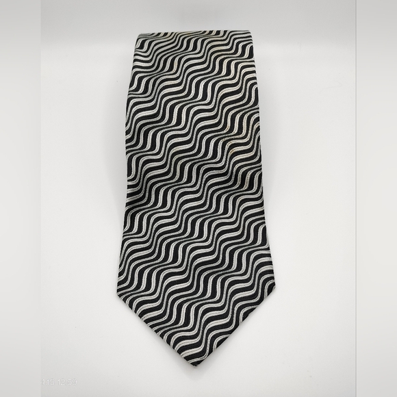 Geoffrey Beene Silk Necktie Black and Silver Wavy Pattern Jacquard Tie Luxury - Picture 10 of 10